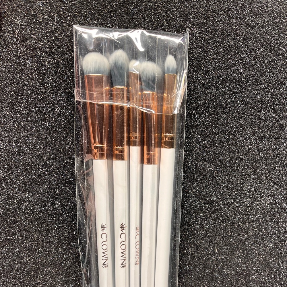 Crown All Eyes on You 5 Piece Luxe Brush Set